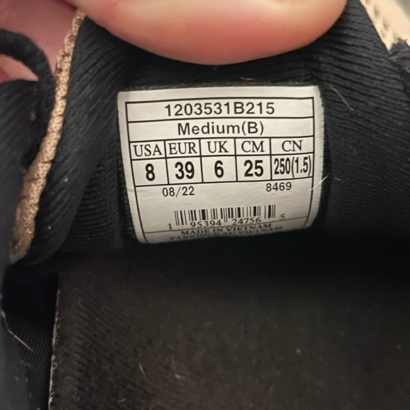 Brooks Adrenaline GTS 22 Run Wild – Limited Colorway – Women’s 8 (B) - Picture 6 of 7